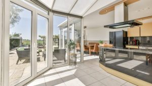 Véranda sur mesure à Rodez : solutions et avantages